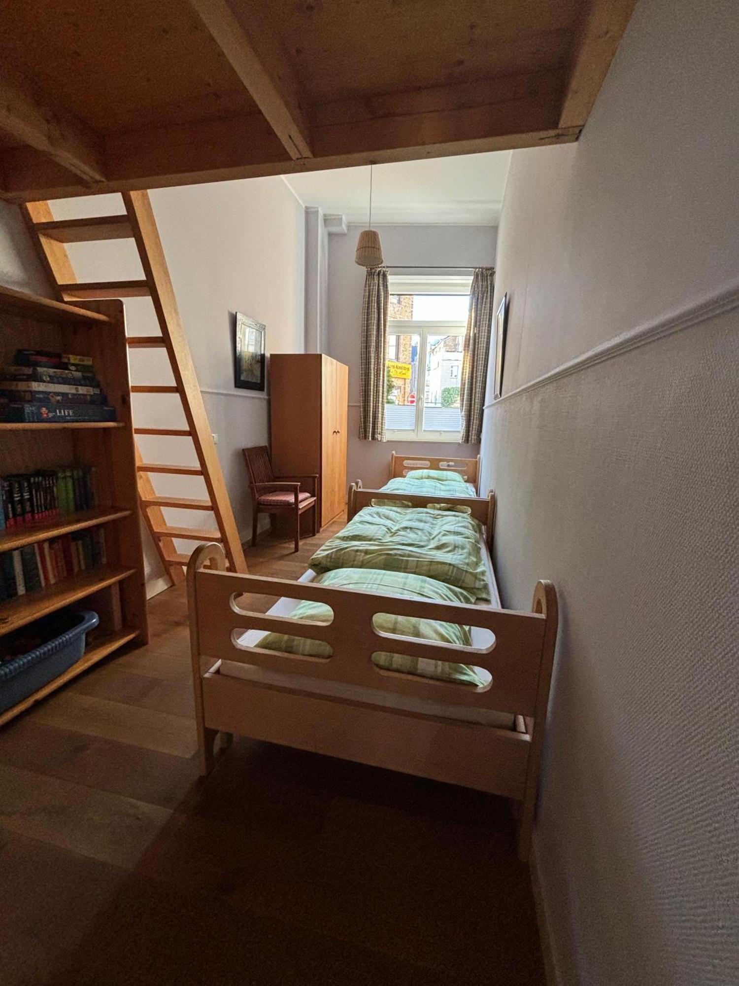 Mit 2 Schlafzimmern, Wohnkueche, Terrasse *