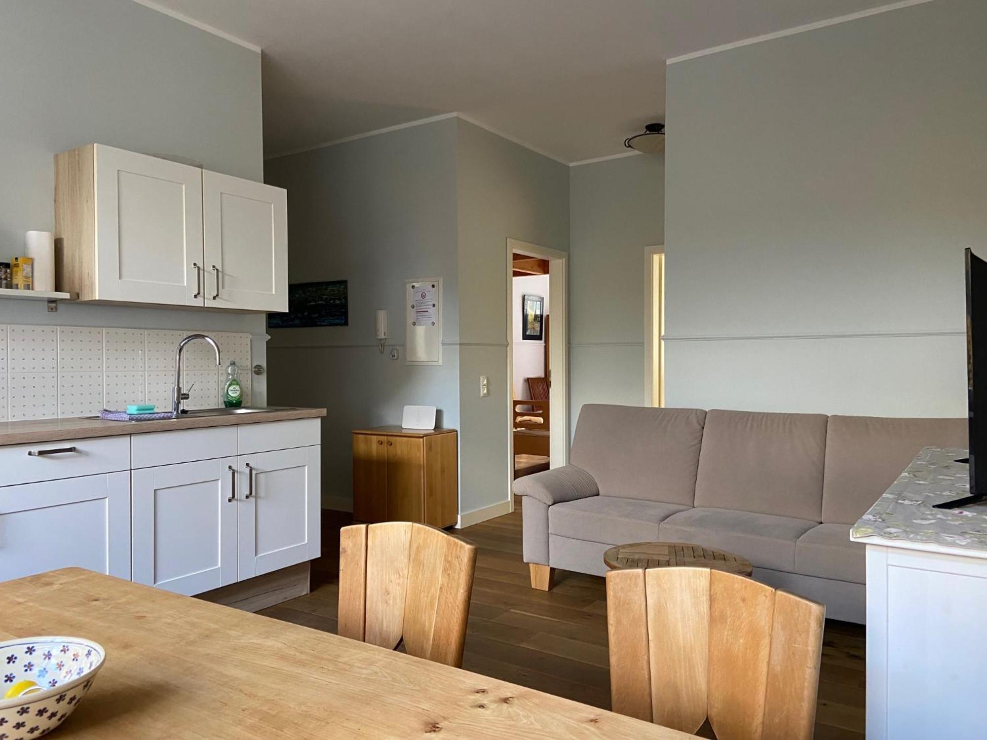 Apartment Mit 2 Schlafzimmern, Wohnkueche, Terrasse