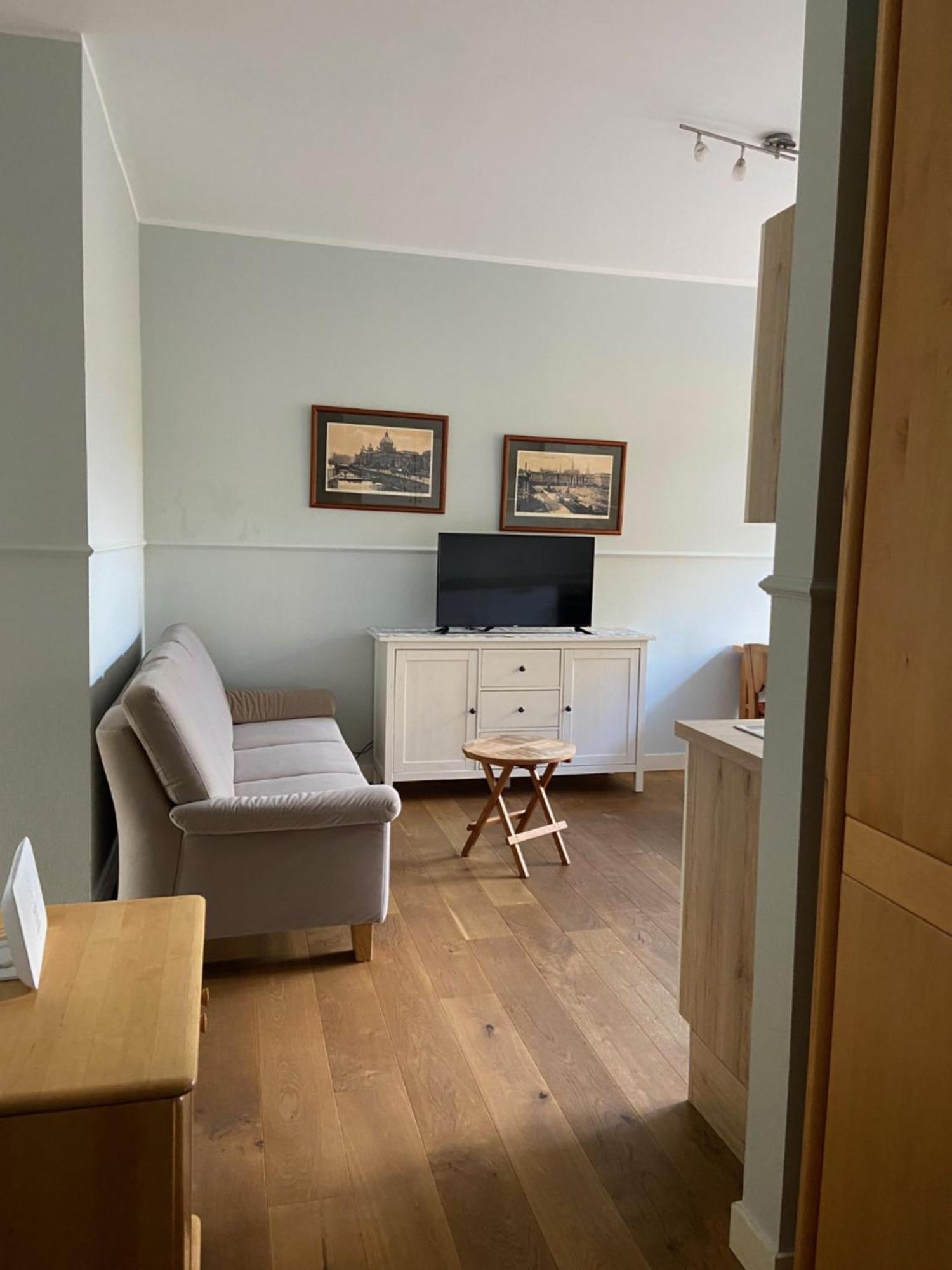 Apartment Mit 2 Schlafzimmern, Wohnkueche, Terrasse *