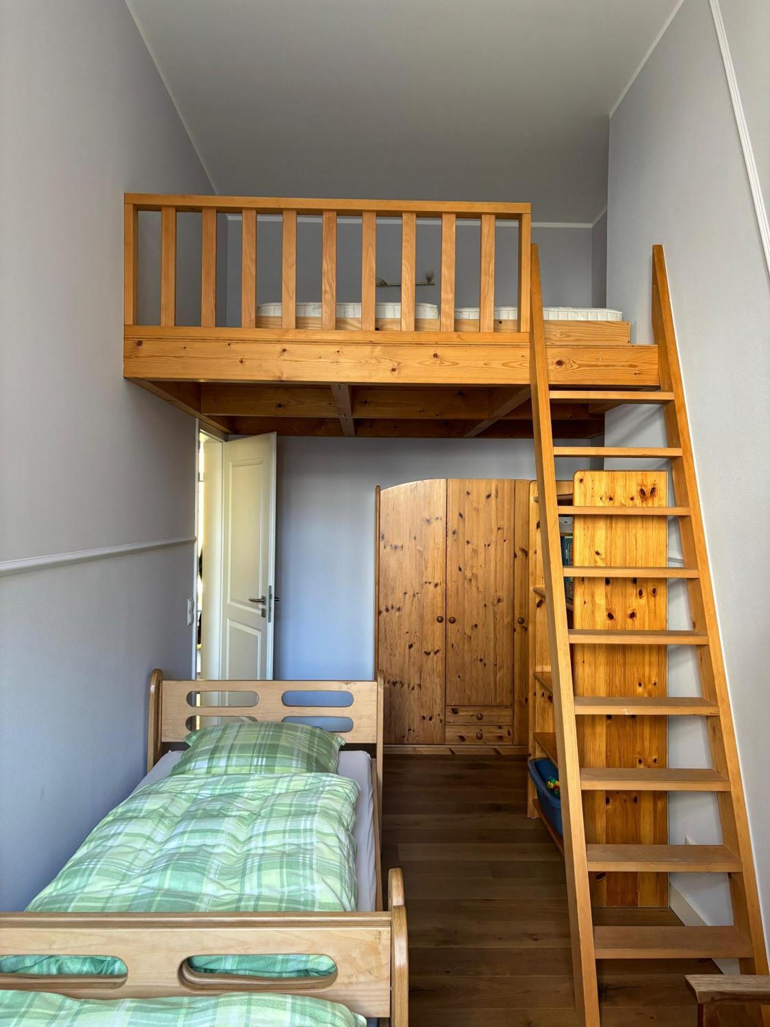 Mit 2 Schlafzimmern, Wohnkueche, Terrasse Апартаменты Бонн